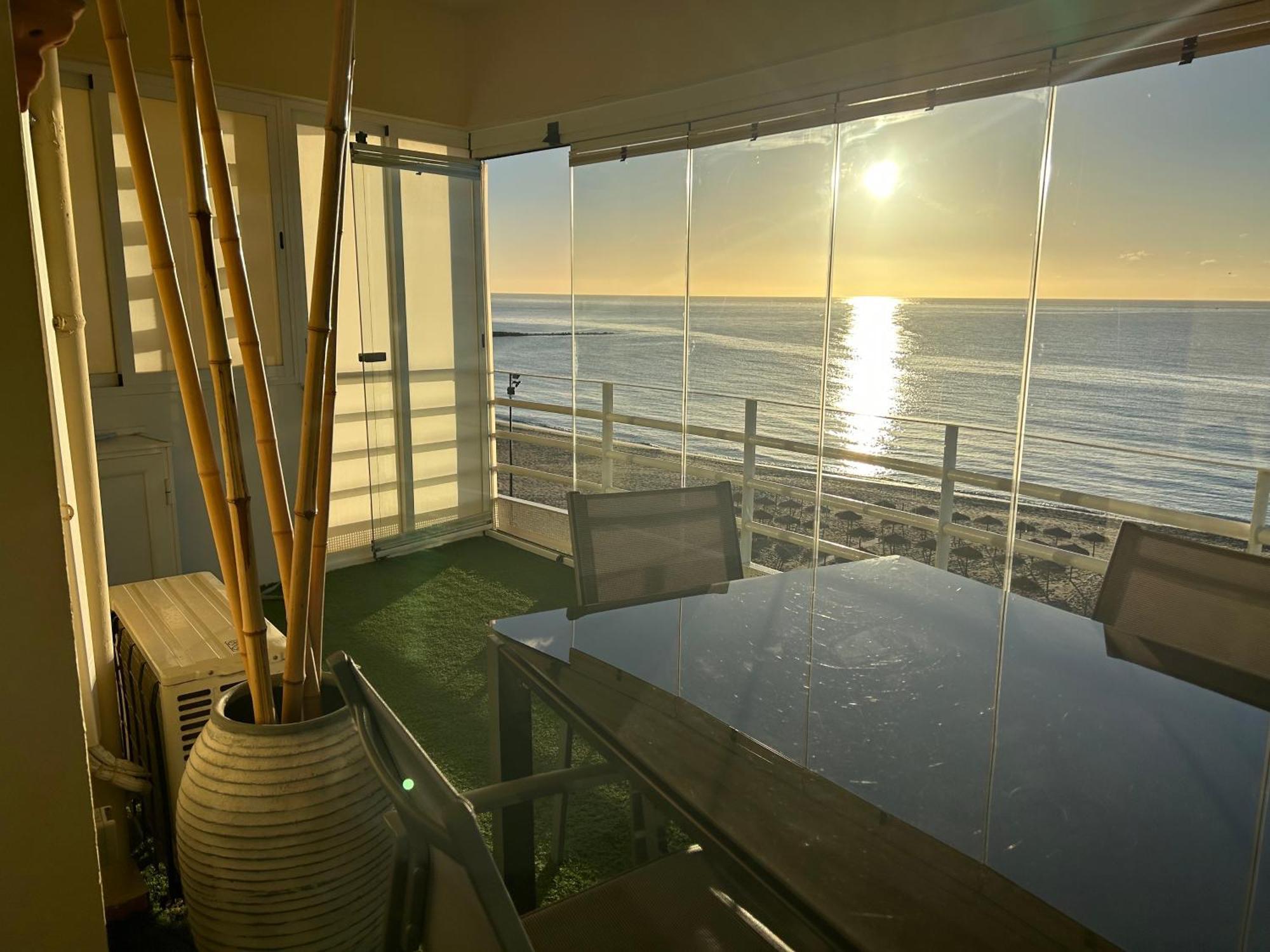 Apartamento En Primera Linea/Beachfront Apartment Fuengirola Exterior photo
